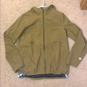 Lululemon Men’s Outpour Shell